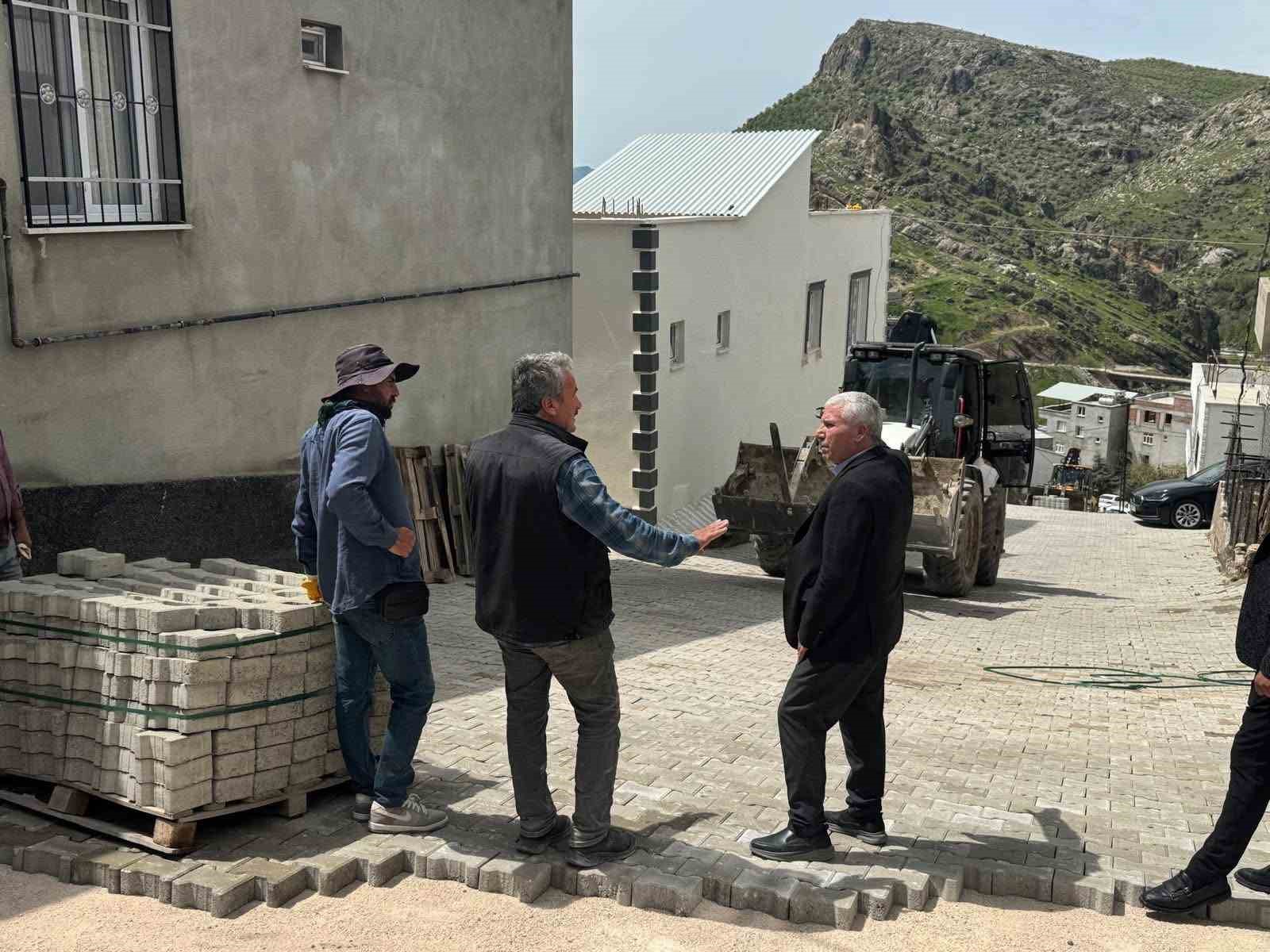 Çermik’te bozulan yolların yapımına başlandı

