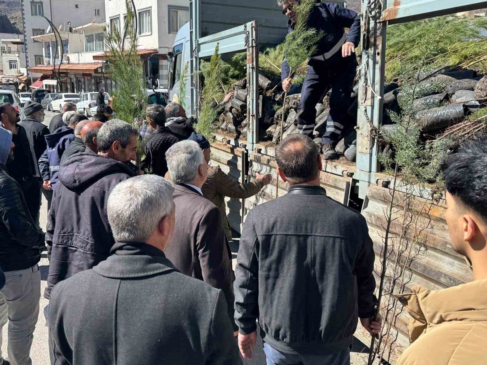 Çermik’te çiftçilere 10 bin adet fidan

