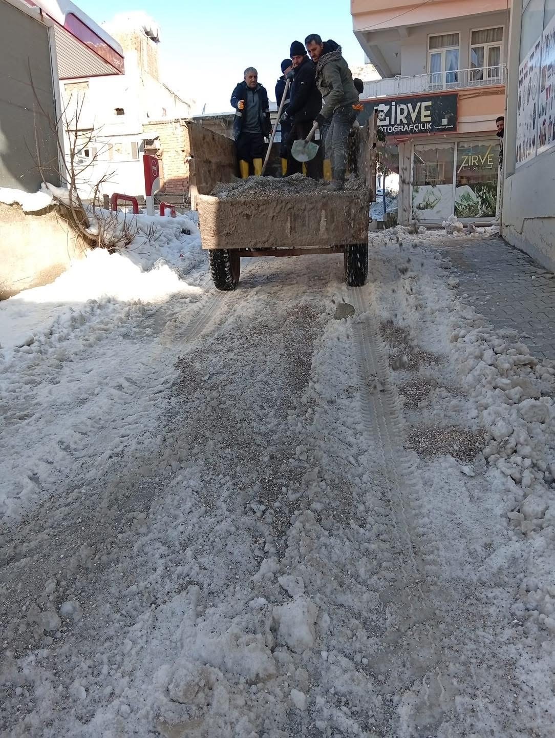 Çermik’te kar yağışı sonrası hayat normale dönüyor
