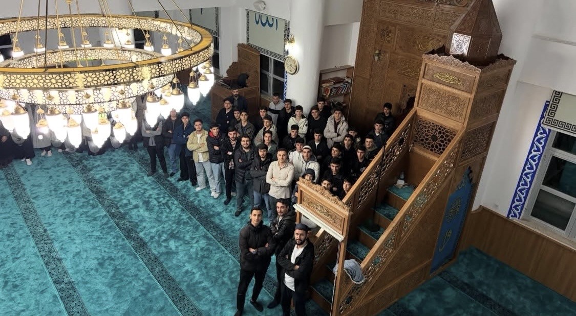 Çermik’te öğretmen ve öğrenciler teravih namazında buluştu
