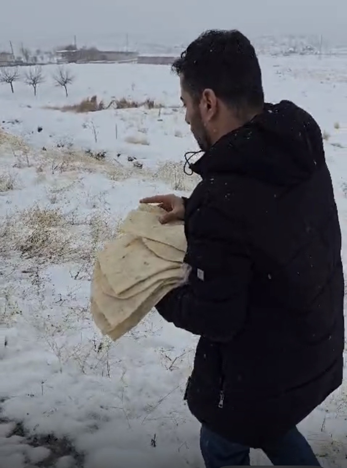 Çermik’te yaban hayvanları için doğaya yem bırakıldı
