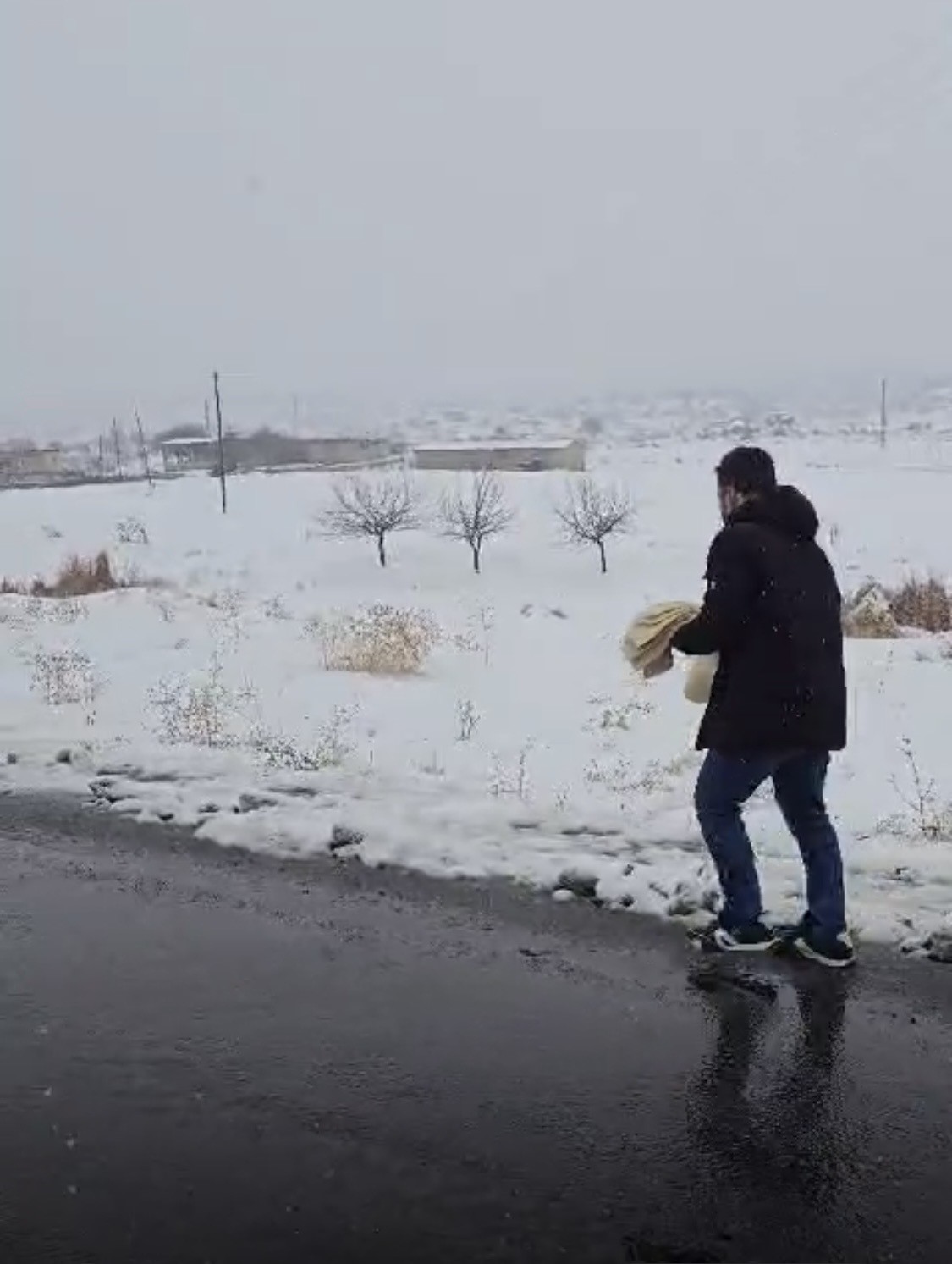 Çermik’te yaban hayvanları için doğaya yem bırakıldı
