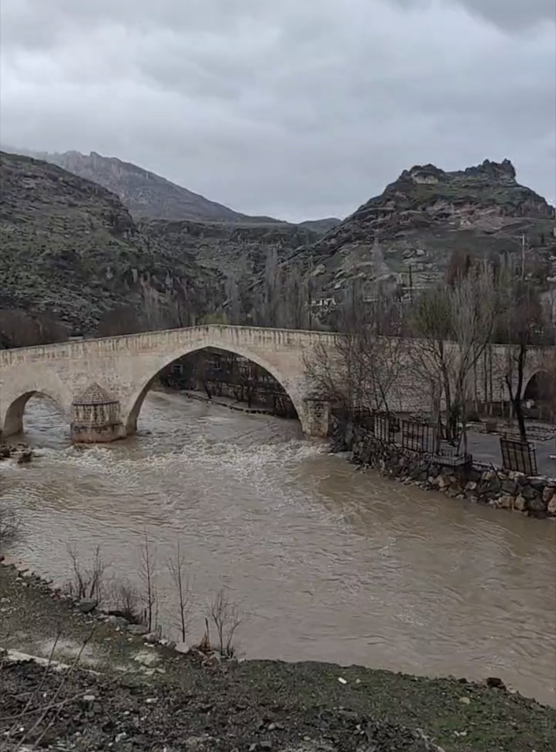 Çermik’te yoğun yağışlarla birlikte akarsu debileri yükseldi
