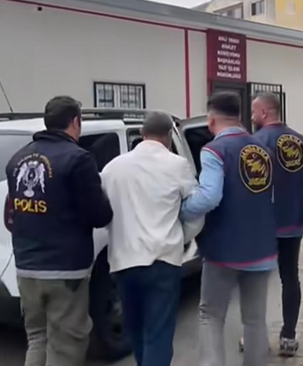 Çeşitli suçlardan aranan 2 şahıs Aydın’da yakalandı

