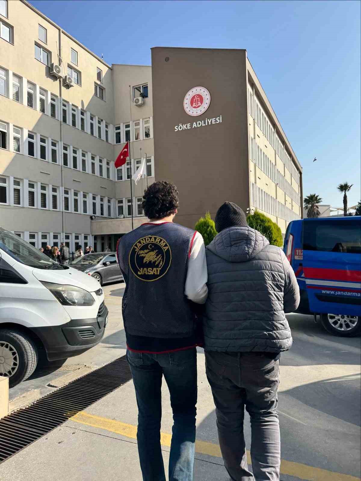 Çeşitli suçlardan aranan 3 kişi, jandarmadan kaçamadı
