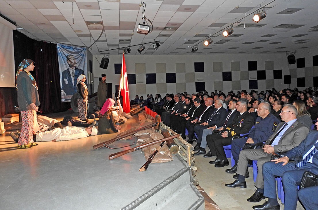 Çeşme’de, duygu dolu Çanakkale anması
Çeşme’de, duygu dolu Çanakkale anması