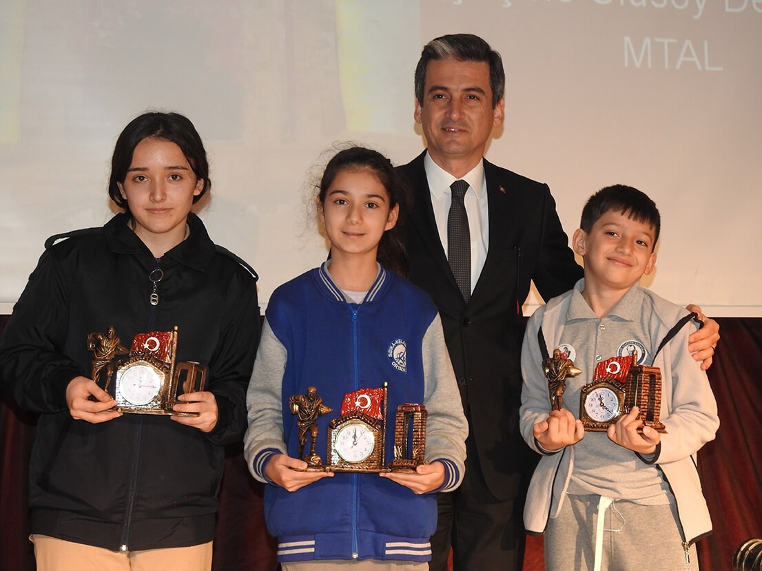 Çeşme’de, duygu dolu Çanakkale anması
Çeşme’de, duygu dolu Çanakkale anması