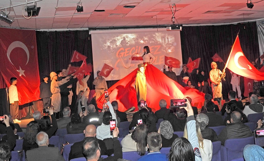 Çeşme’de, duygu dolu Çanakkale anması
Çeşme’de, duygu dolu Çanakkale anması