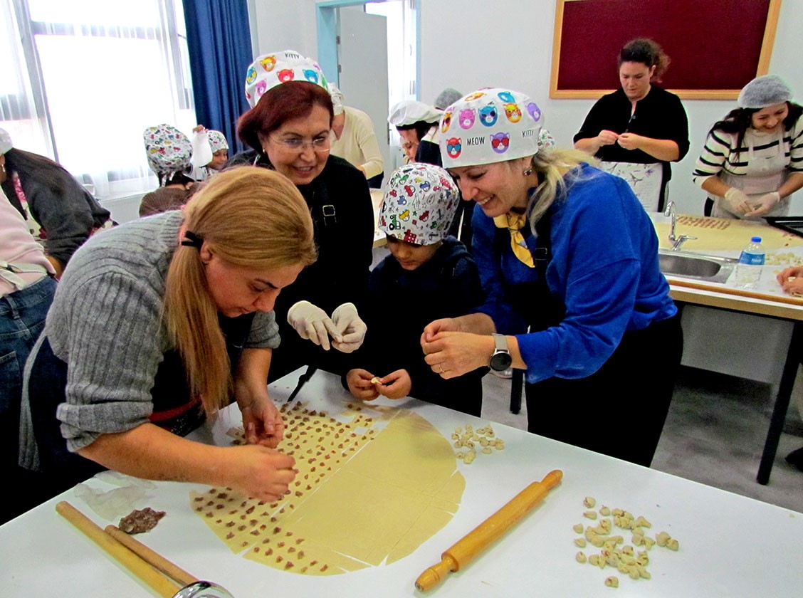 Çeşme’de öğrencilerden hem öğretici ve hem lezzetli etkinlik
