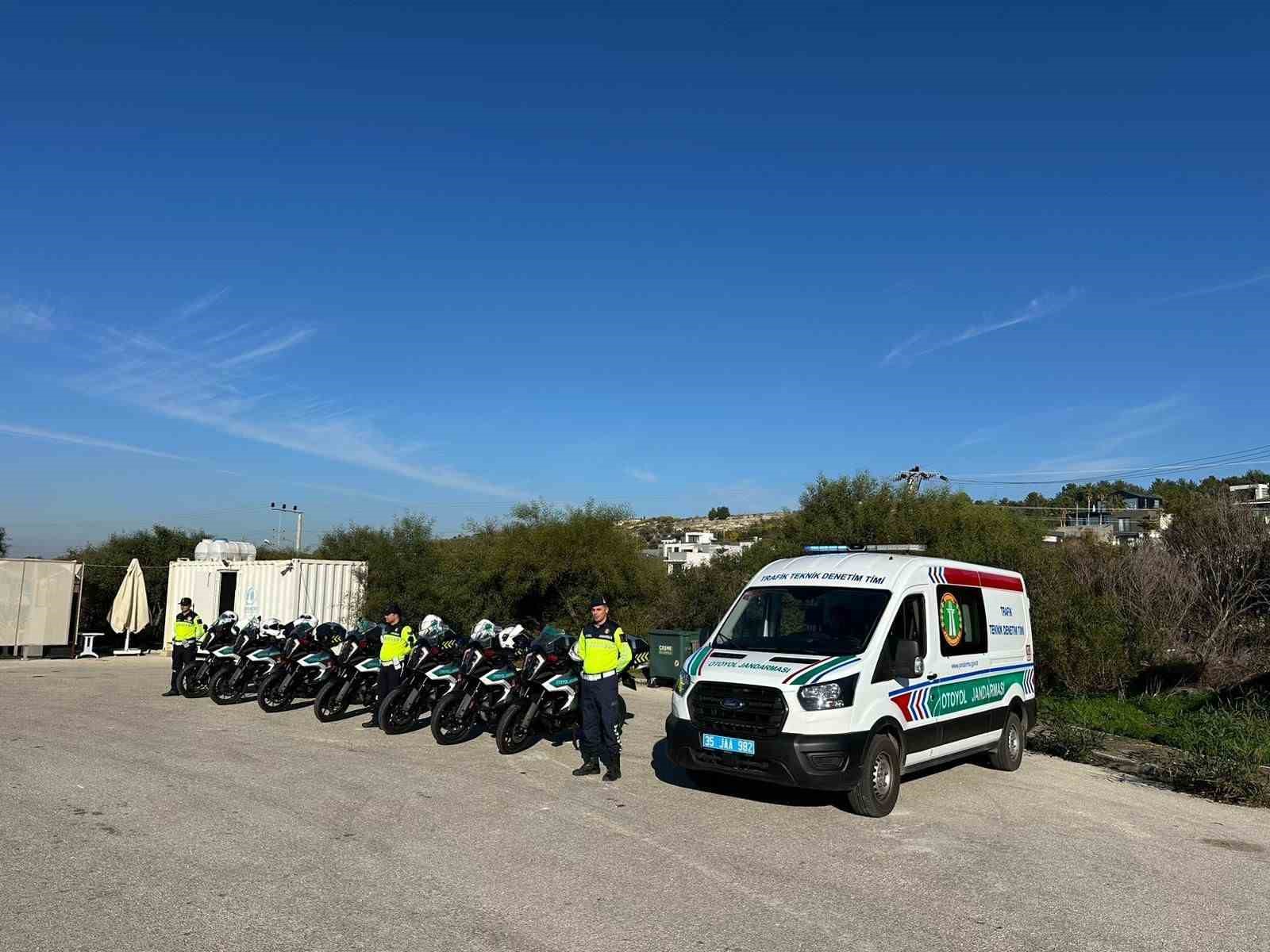 Çeşme’de yılbaşı önlemleri üst seviyeye çıkarıldı
