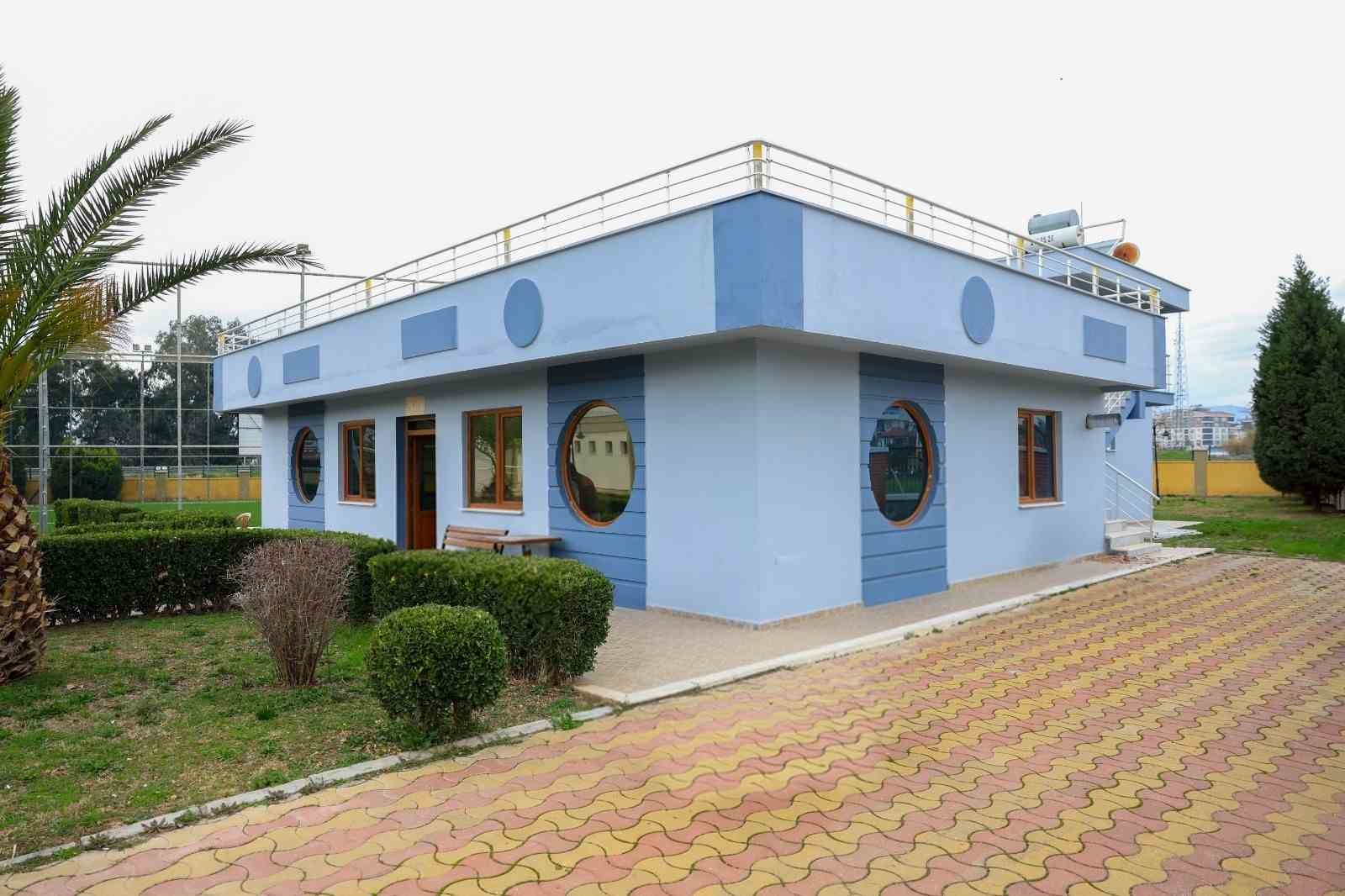 Çeştepe’deki halı saha yeniden hizmete açıldı
