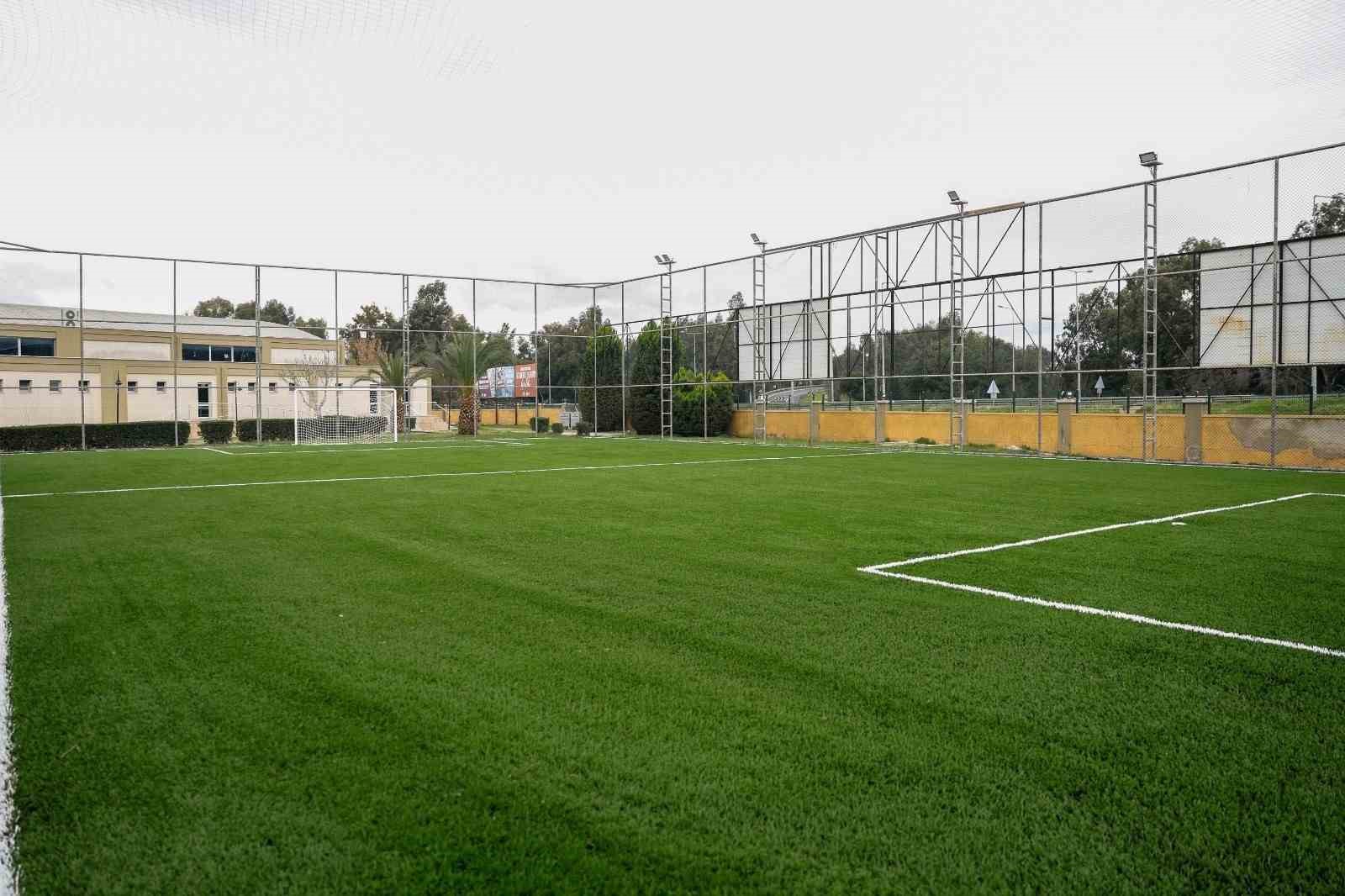 Çeştepe’deki halı saha yeniden hizmete açıldı
