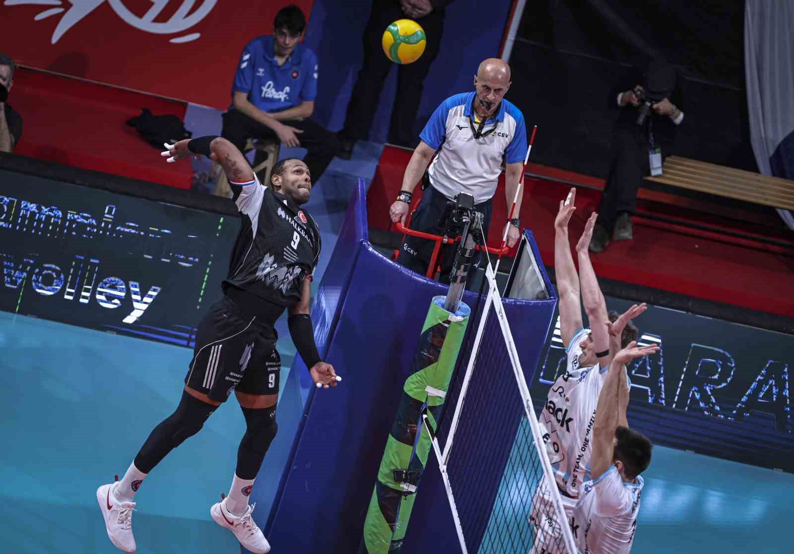 CEV Şampiyonlar Ligi: Halkbank: 2 - Knack Roeselare: 3
