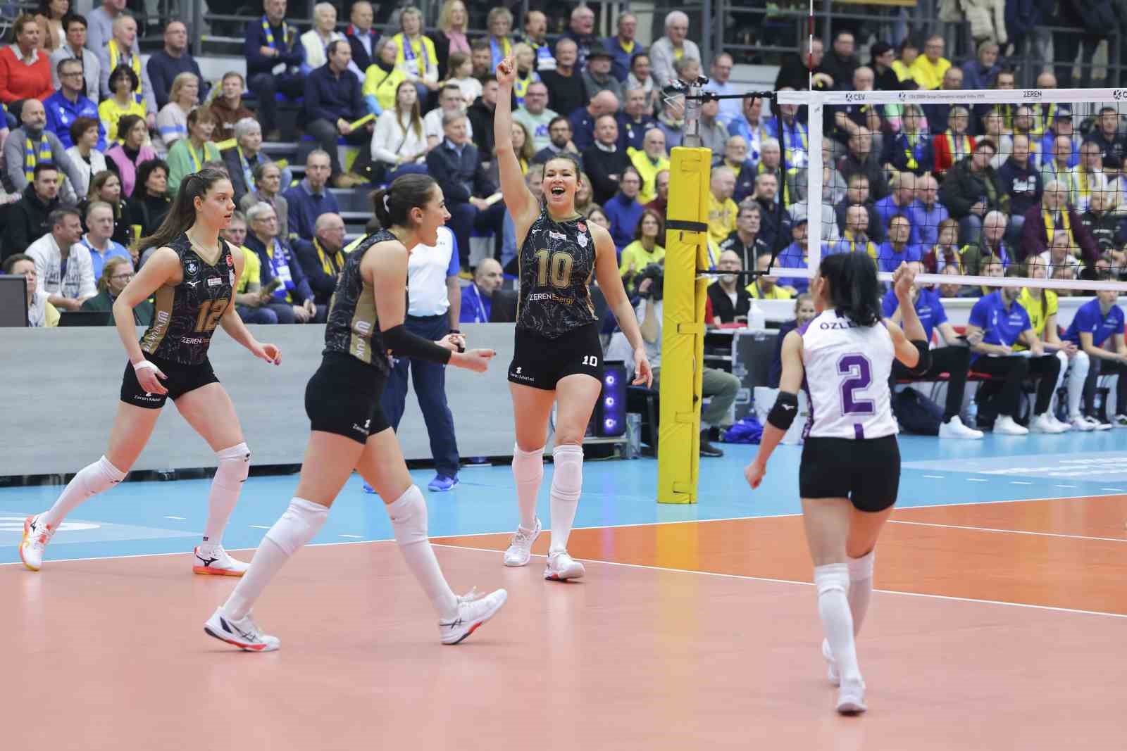 CEV Zeren Group Şampiyonlar Ligi: SSC Palmberg Schwerin: 1 - Zeren SK: 3
CEV Zeren Group Şampiyonlar Ligi: SSC Palmberg Schwerin: 1 - Zeren SK: 3