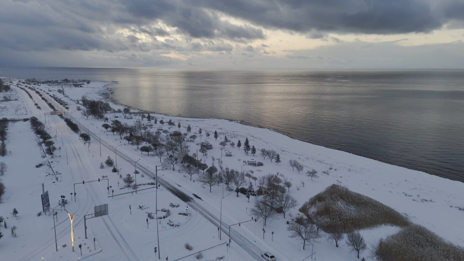 ‘Cevizler diyarı’ Adilcevaz’da kartpostallık kış manzarası
