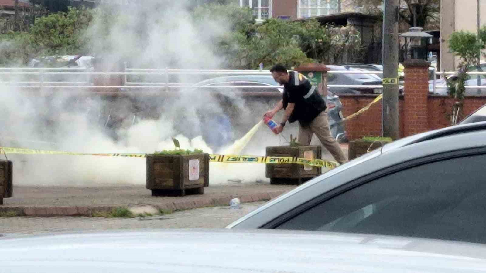 Çevre Şehircilik Müdürlüğü önünde bomba paniği
