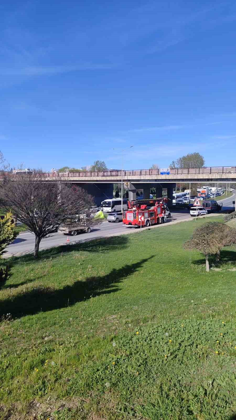 Çevre yolunda intihar girişimi trafiği durma noktasına getirdi
