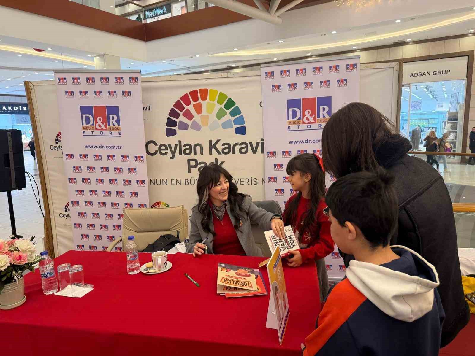 Ceylan Karavil Park AVM’de imza günü
