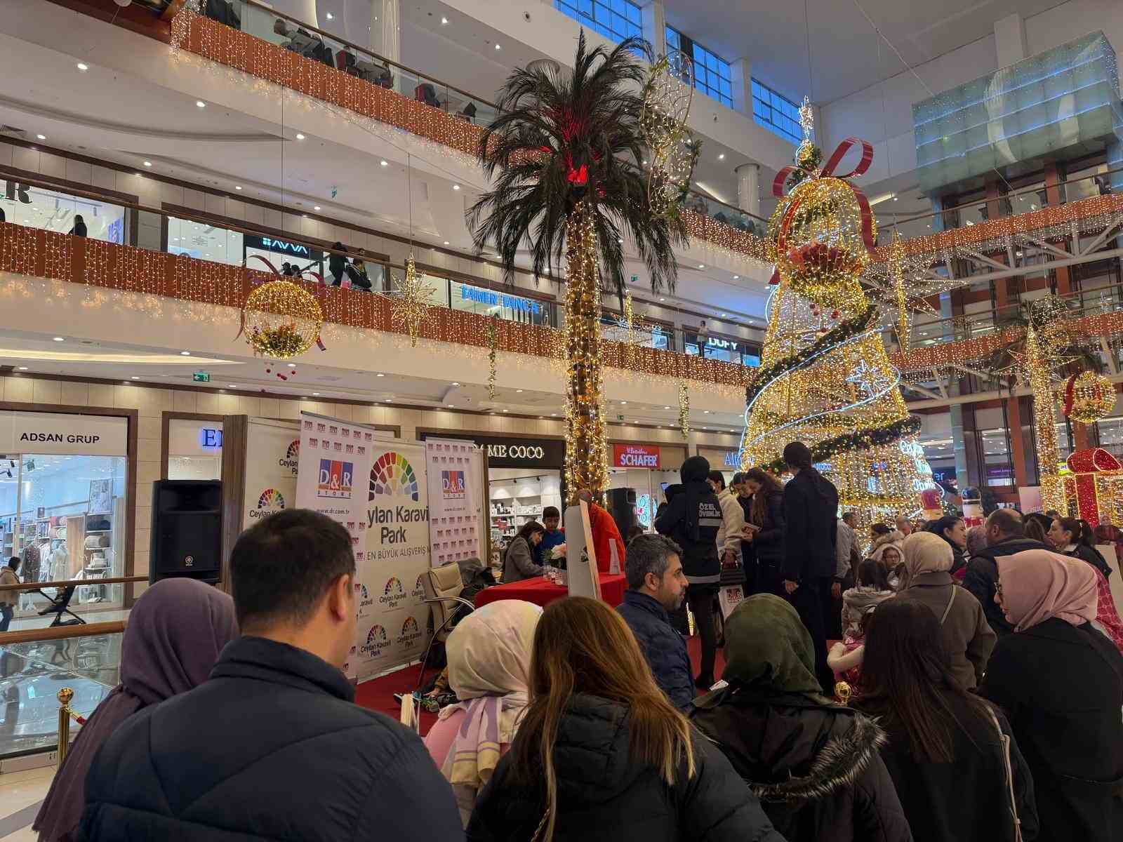 Ceylan Karavil Park AVM’de imza günü
