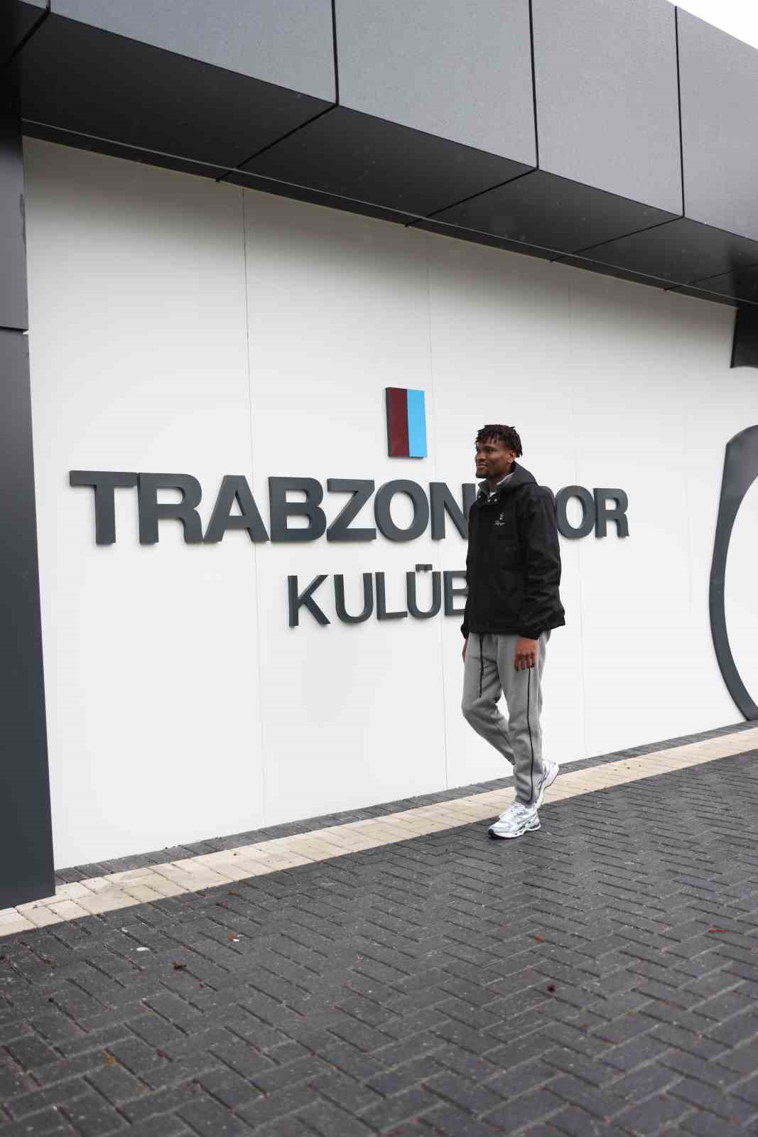 Chibuike Nwaiwu: "Taraftarın gönlünde yer edinmiş oyuncu olarak hatırlanmak isterim"
