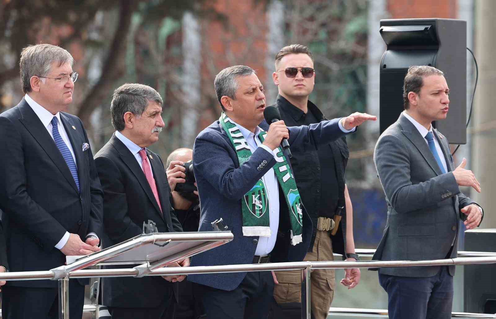 CHP Genel Başkanı Özel: "1999’dan bu yana Kocaeli Büyükşehir Belediyesi’ni kazanamadık ama kusuru kendimizde aradık"
CHP Genel Başkanı Özel: "1999’dan bu yana Kocaeli Büyükşehir Belediyesi’ni kazanamadık ama kusuru kendimizde aradık"