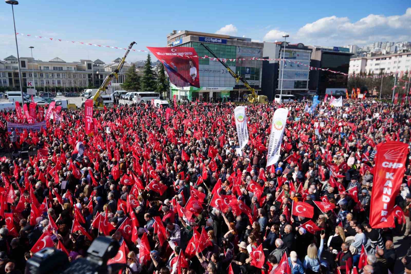 CHP Genel Başkanı Özel: "1999’dan bu yana Kocaeli Büyükşehir Belediyesi’ni kazanamadık ama kusuru kendimizde aradık"
CHP Genel Başkanı Özel: "1999’dan bu yana Kocaeli Büyükşehir Belediyesi’ni kazanamadık ama kusuru kendimizde aradık"