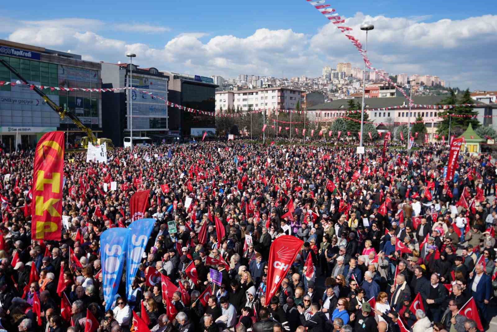 CHP Genel Başkanı Özel: "1999’dan bu yana Kocaeli Büyükşehir Belediyesi’ni kazanamadık ama kusuru kendimizde aradık"
CHP Genel Başkanı Özel: "1999’dan bu yana Kocaeli Büyükşehir Belediyesi’ni kazanamadık ama kusuru kendimizde aradık"