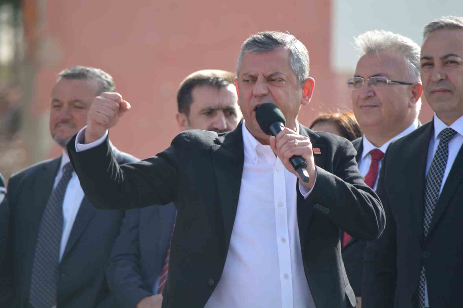 CHP Genel Başkanı Özel: "47 yıl ikinci parti kalan ama millete saygısını kaybetmeyen siyasetin adı Cumhuriyet Halk Partisi’dir"
