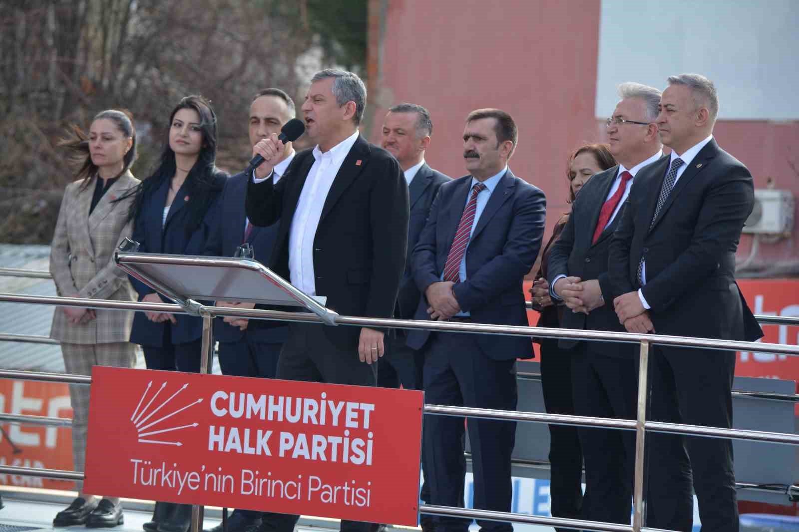CHP Genel Başkanı Özel: "47 yıl ikinci parti kalan ama millete saygısını kaybetmeyen siyasetin adı Cumhuriyet Halk Partisi’dir"
