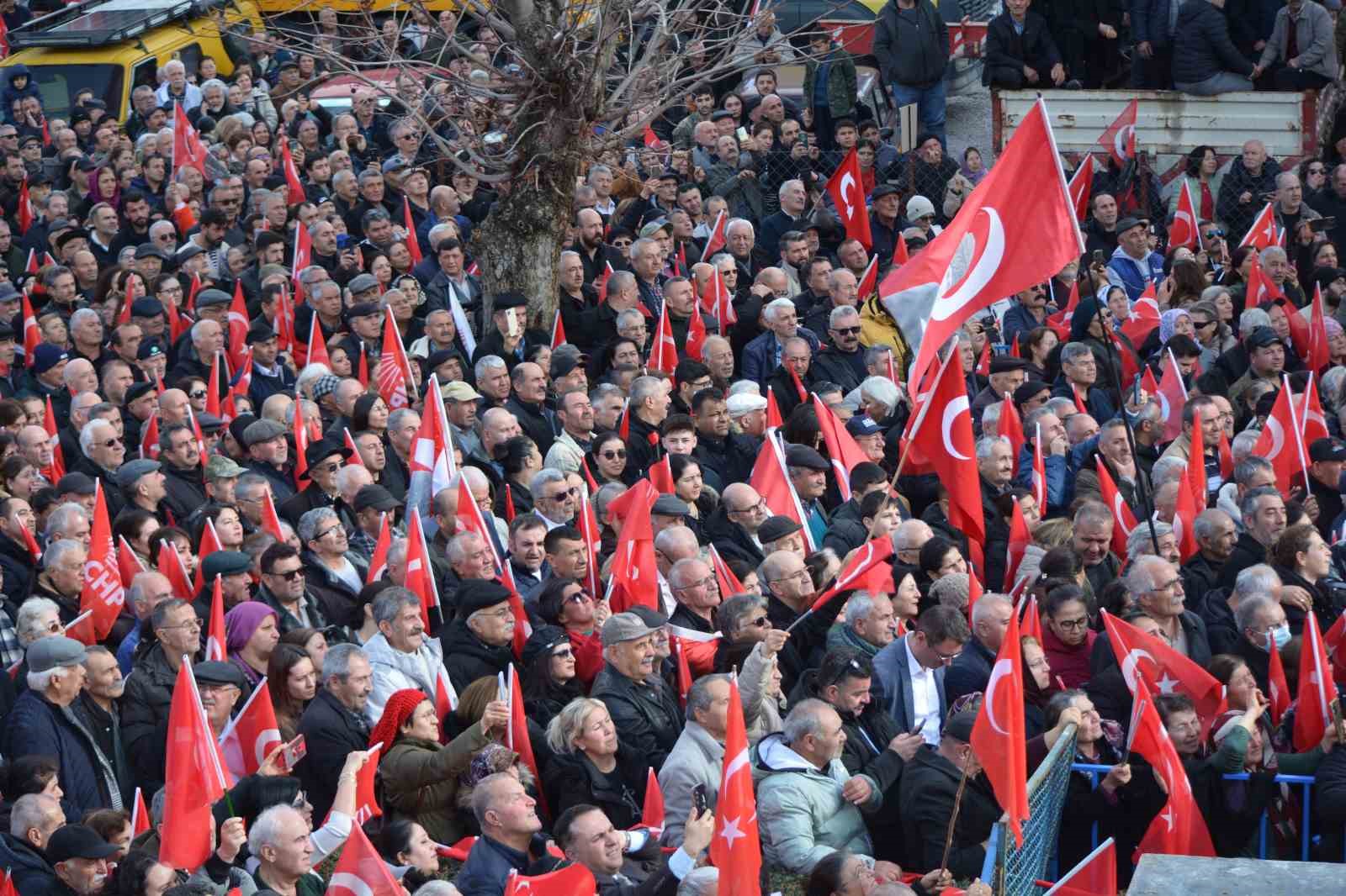 CHP Genel Başkanı Özel: "47 yıl ikinci parti kalan ama millete saygısını kaybetmeyen siyasetin adı Cumhuriyet Halk Partisi’dir"
