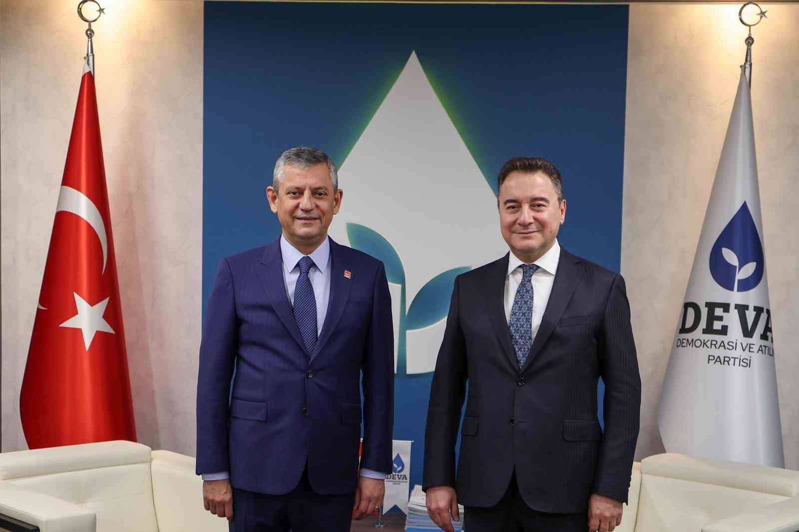 CHP Genel Başkanı Özel: "Anayasal zorunluluk sürecinde olduğumuz konusunda hemfikir olduk"
