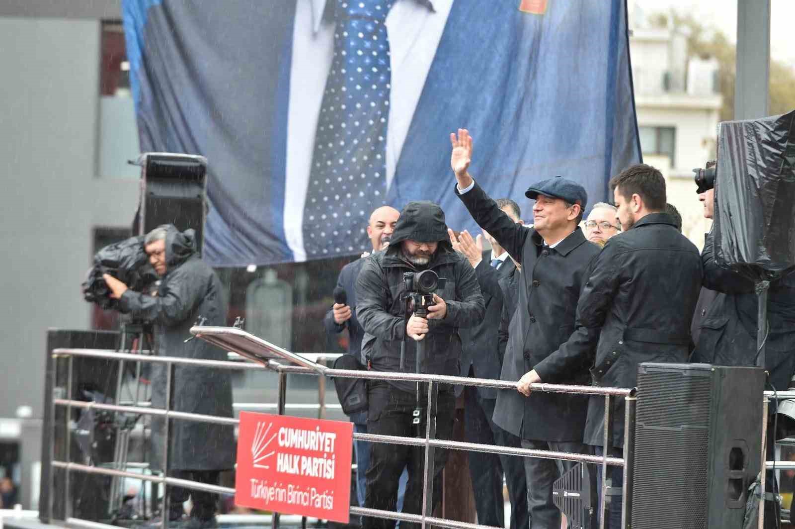 CHP Genel Başkanı Özel: "Ben milletimden utandım o görüntüler adına. Ben özür diyorum milletimden"
