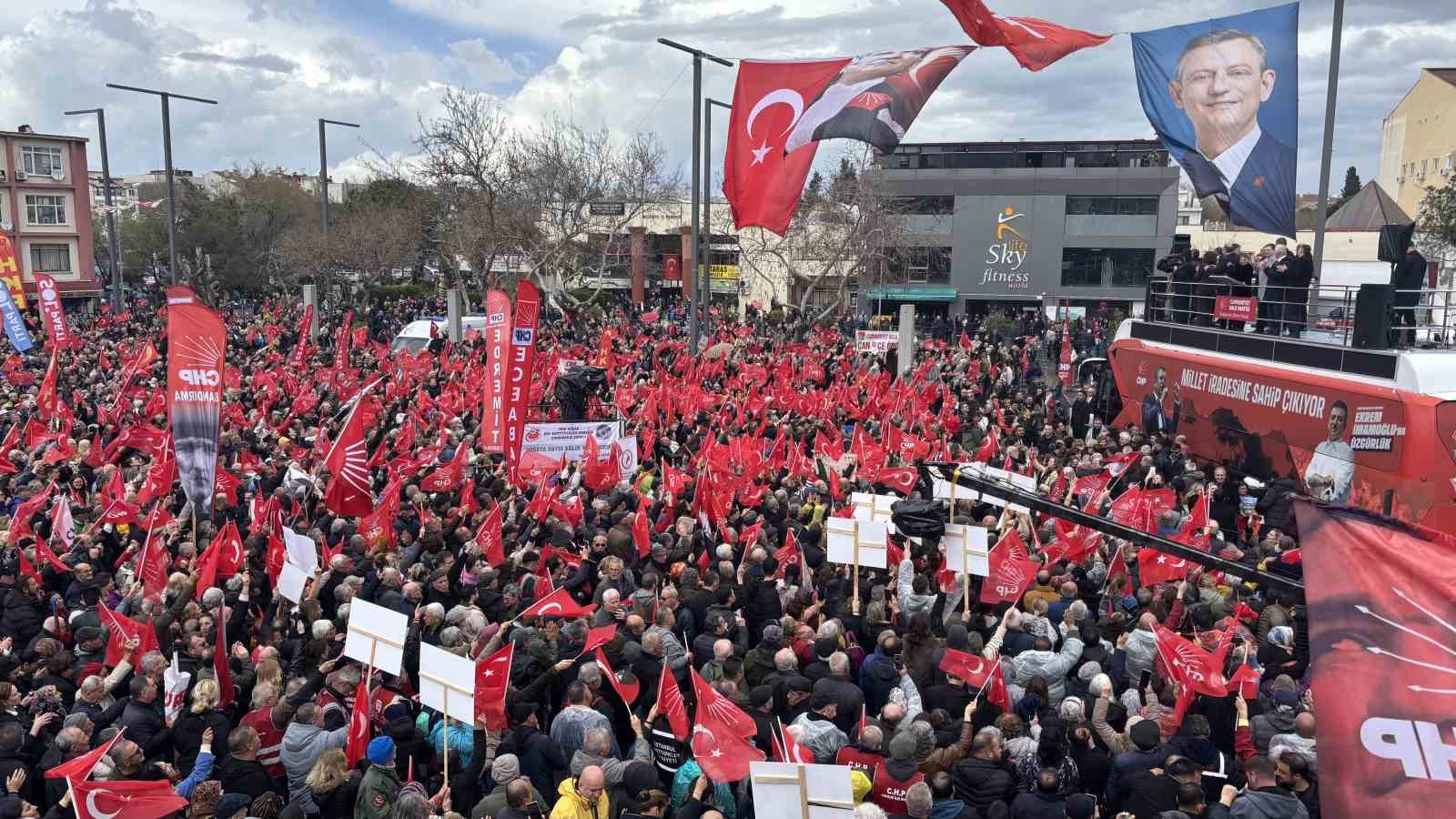 CHP Genel Başkanı Özel: "Ben milletimden utandım o görüntüler adına. Ben özür diyorum milletimden"
