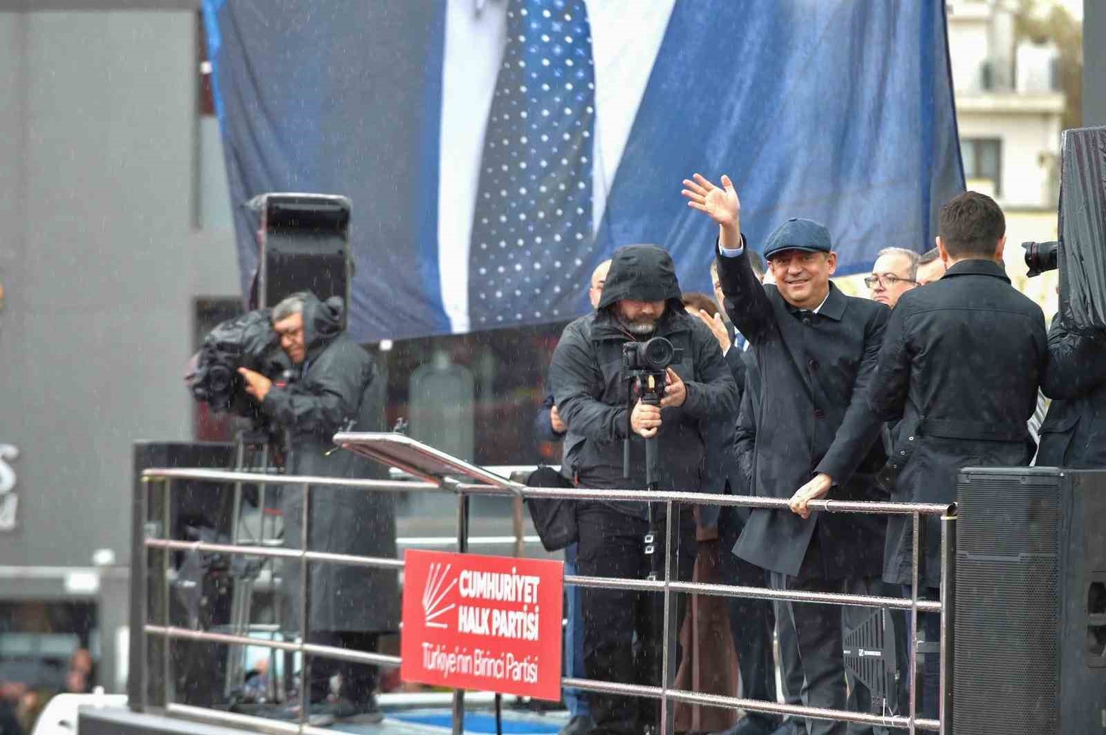 CHP Genel Başkanı Özel: "Ben milletimden utandım o görüntüler adına. Ben özür diyorum milletimden"
