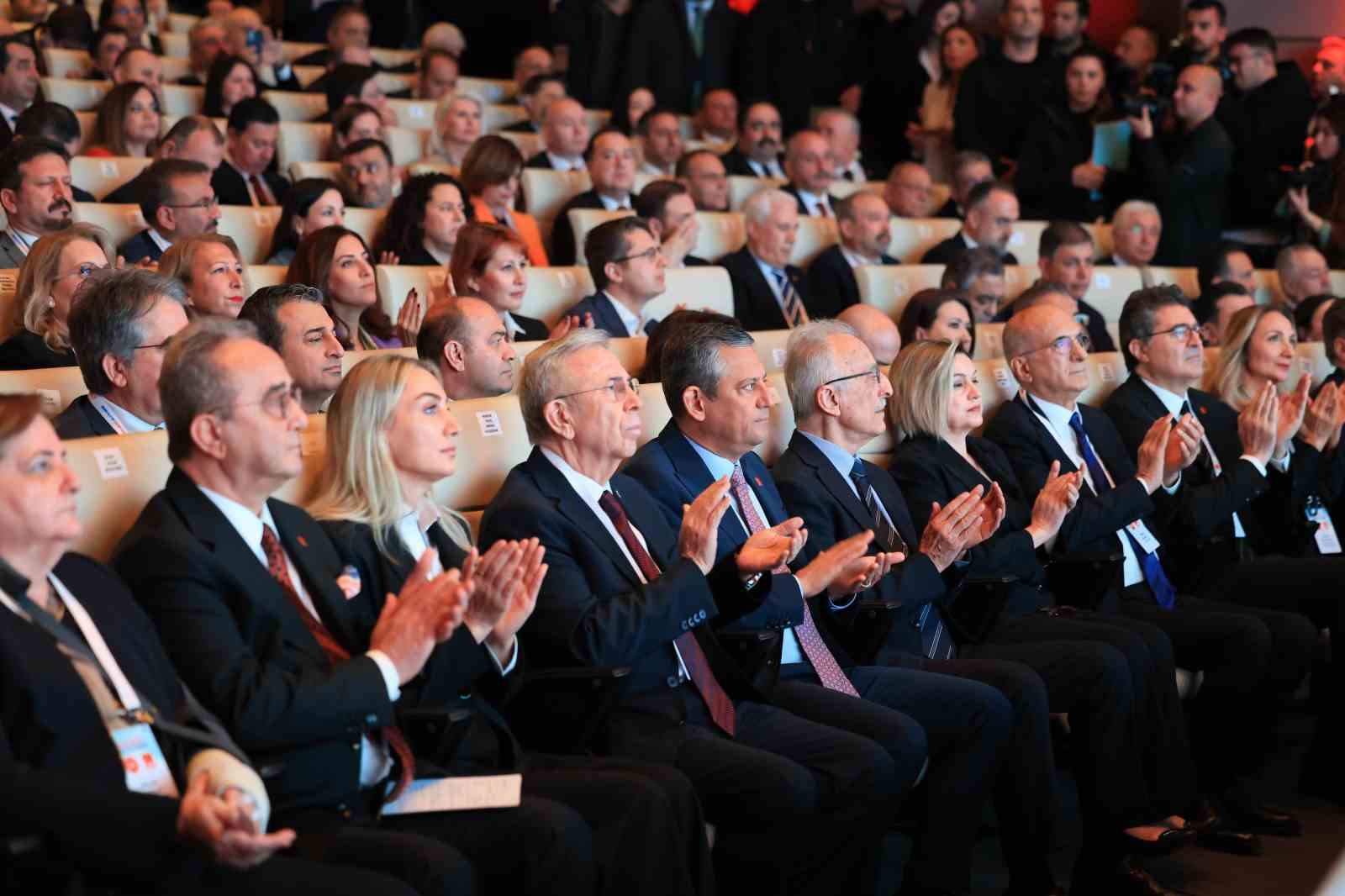 CHP Genel Başkanı Özel: "Bölgemiz bir ateş çemberine dönüşmüş durumda"
