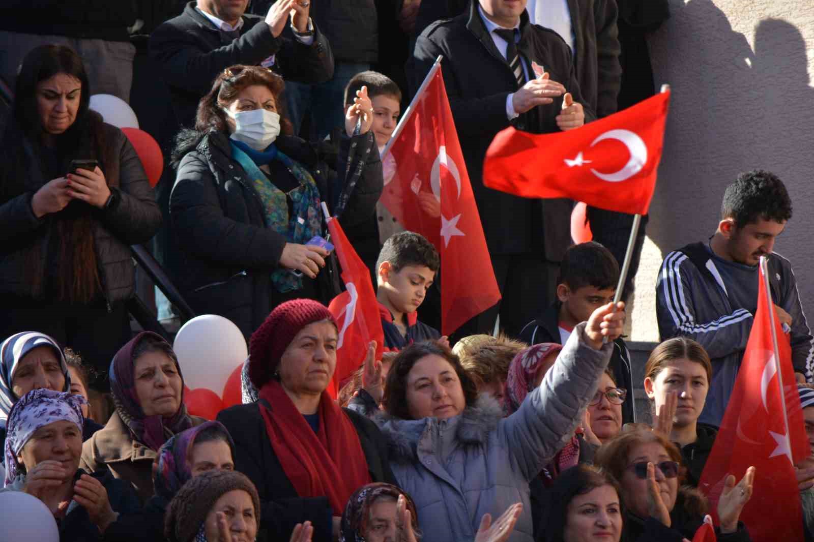 CHP Genel Başkanı Özel: "Bunların kötü sözlerine kulağımızı tıkıyoruz, milletimizin gözünün içine bakıyoruz"
