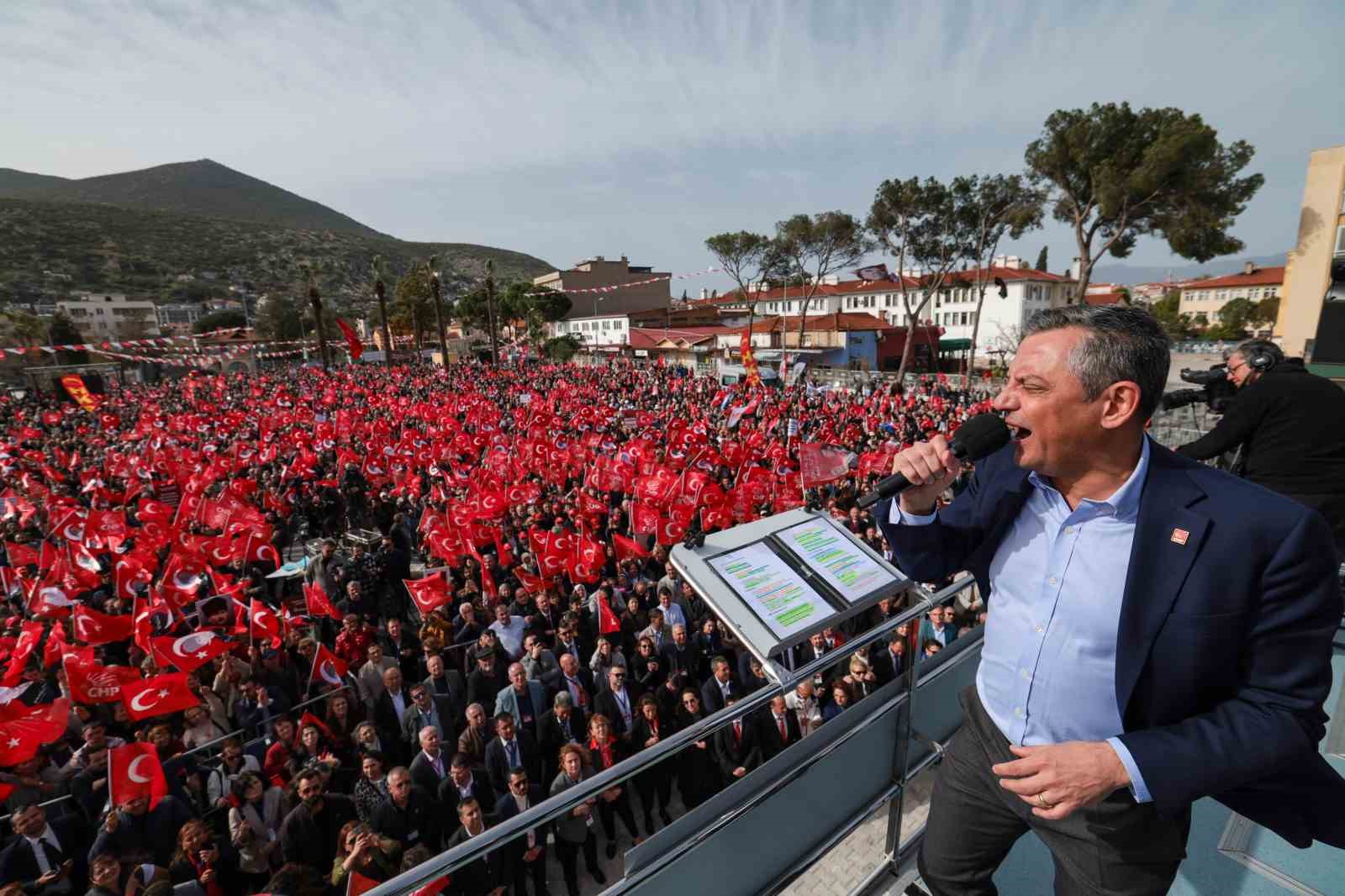 CHP Genel Başkanı Özel: "Egeliler hem kendi evlatlarına hem genel başkanlarına sahip çıktı"

