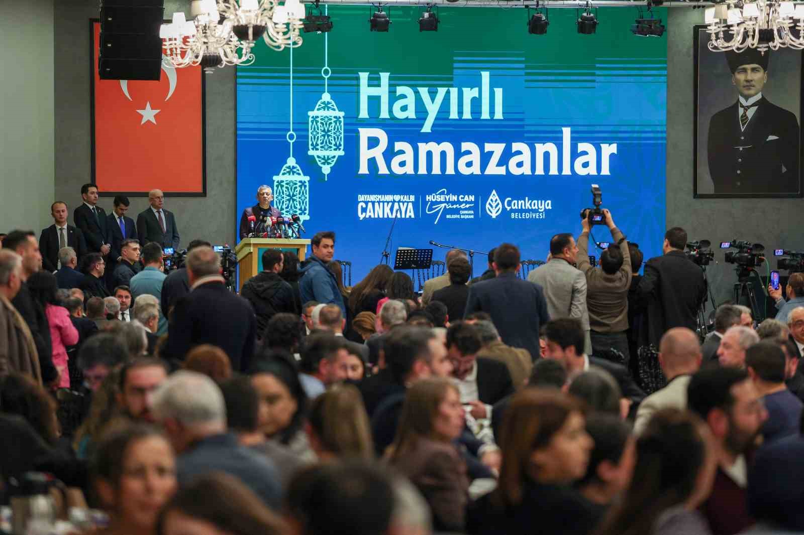 CHP Genel Başkanı Özel: "Filistin için verilen mücadeleye hem diplomatik desteği hem de insani desteği vermiş olan bir ülkeyiz"
