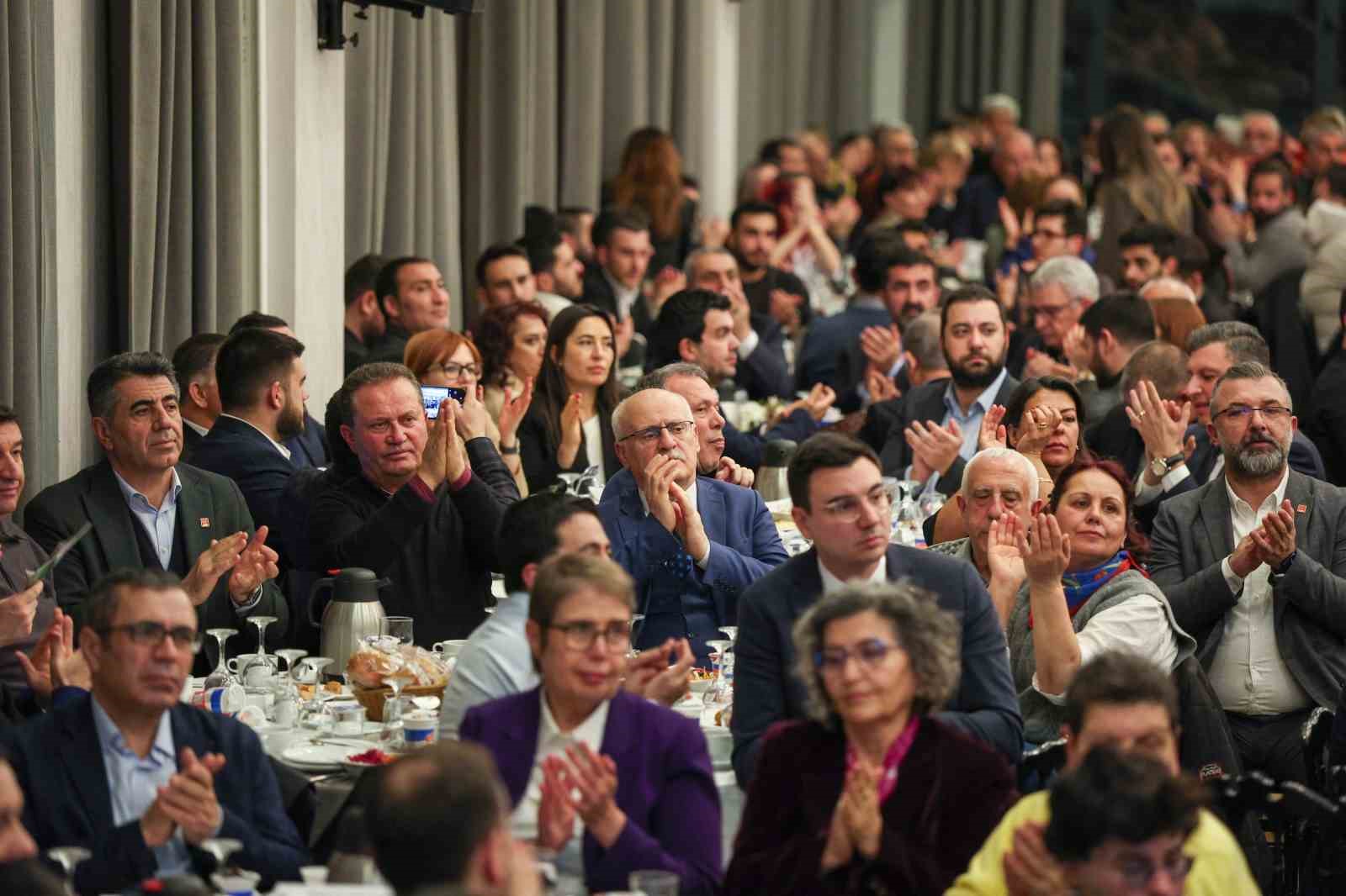 CHP Genel Başkanı Özel: "Filistin için verilen mücadeleye hem diplomatik desteği hem de insani desteği vermiş olan bir ülkeyiz"
