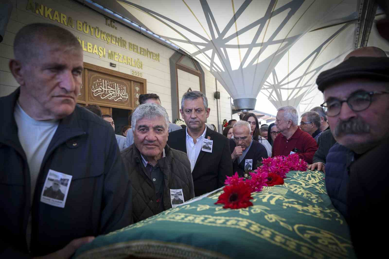 CHP Genel Başkanı Özel, gazeteci Yıldırım’ın cenaze törenine katıldı
