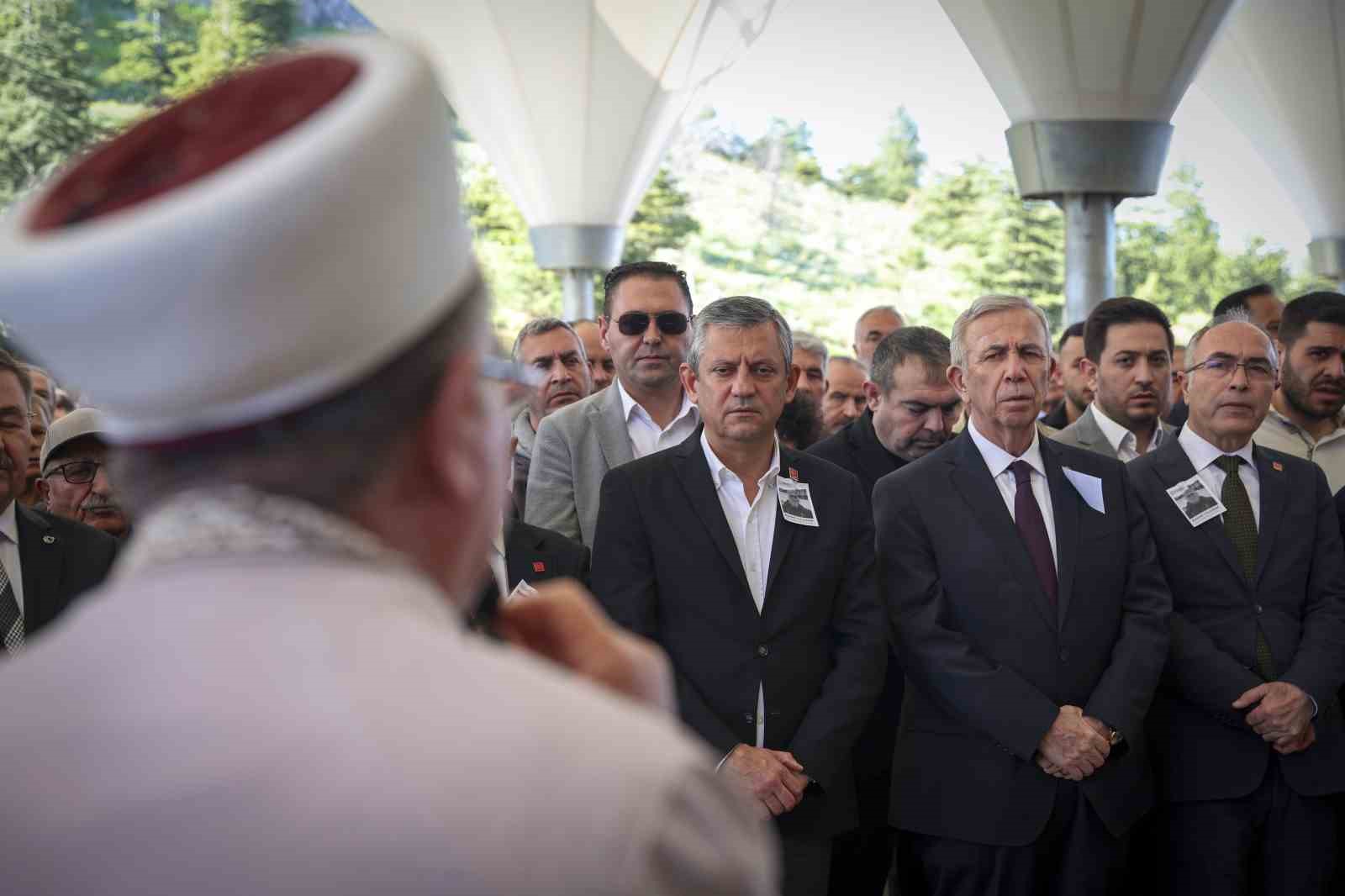 CHP Genel Başkanı Özel, gazeteci Yıldırım’ın cenaze törenine katıldı
