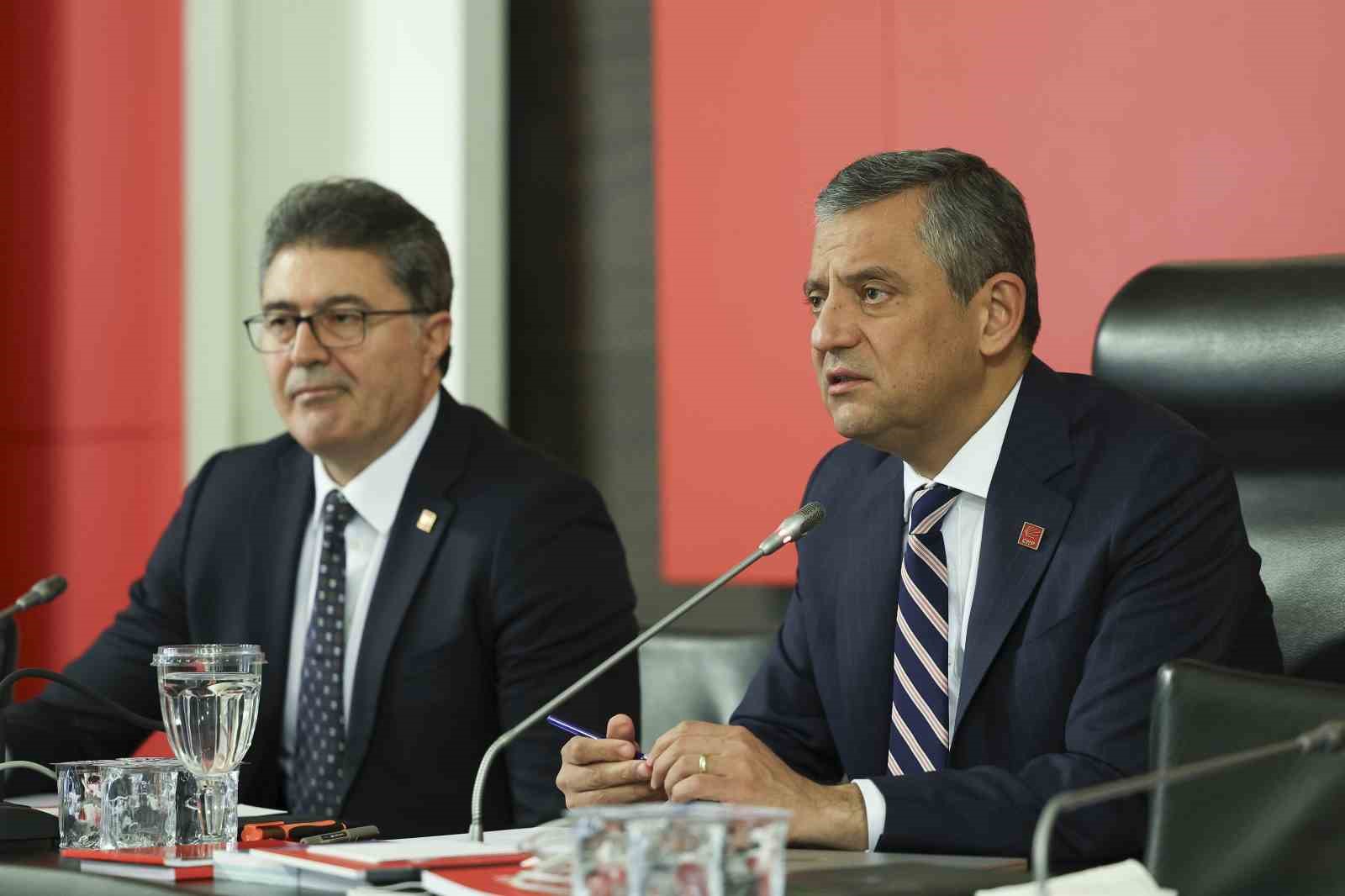 CHP Genel Başkanı Özel, il başkanları toplantısına başkanlık etti
