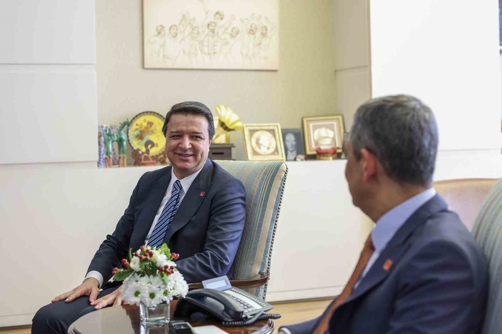 CHP Genel Başkanı Özel ile Saadet Partisi Genel Başkanı Arıkan bir araya geldi

