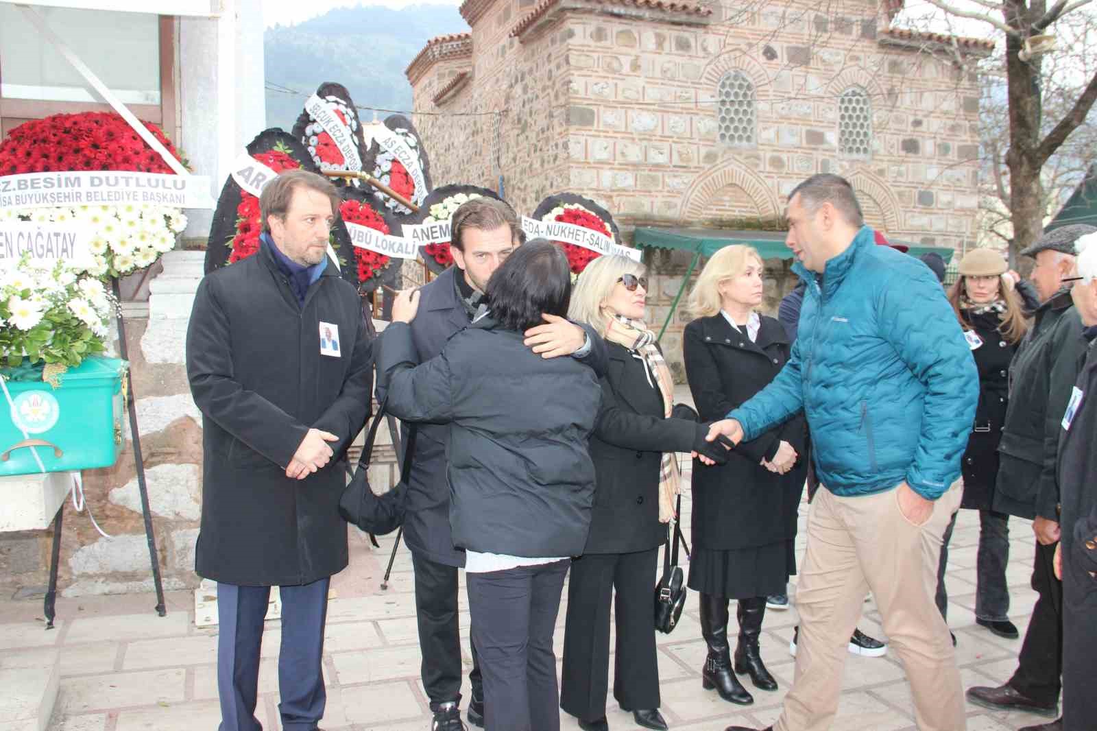 CHP Genel Başkanı Özel, Manisa’da cenaze namazına katıldı
