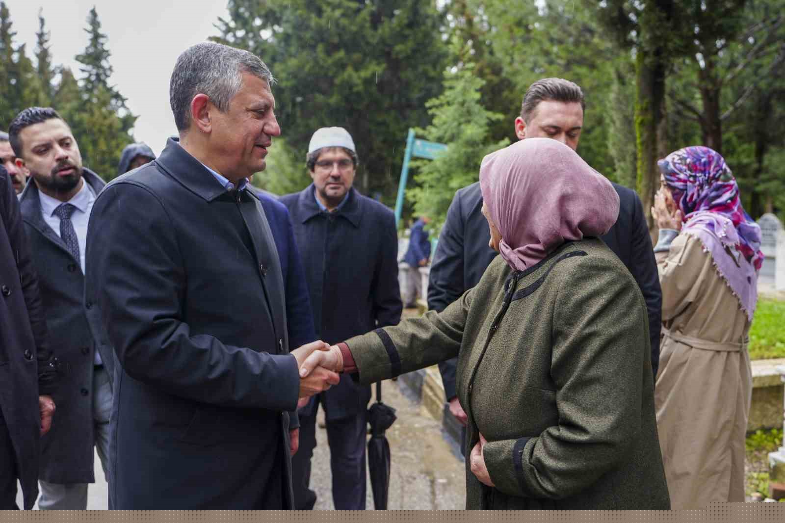 CHP Genel Başkanı Özel, memleketinde kabir ziyaretlerinde bulundu
