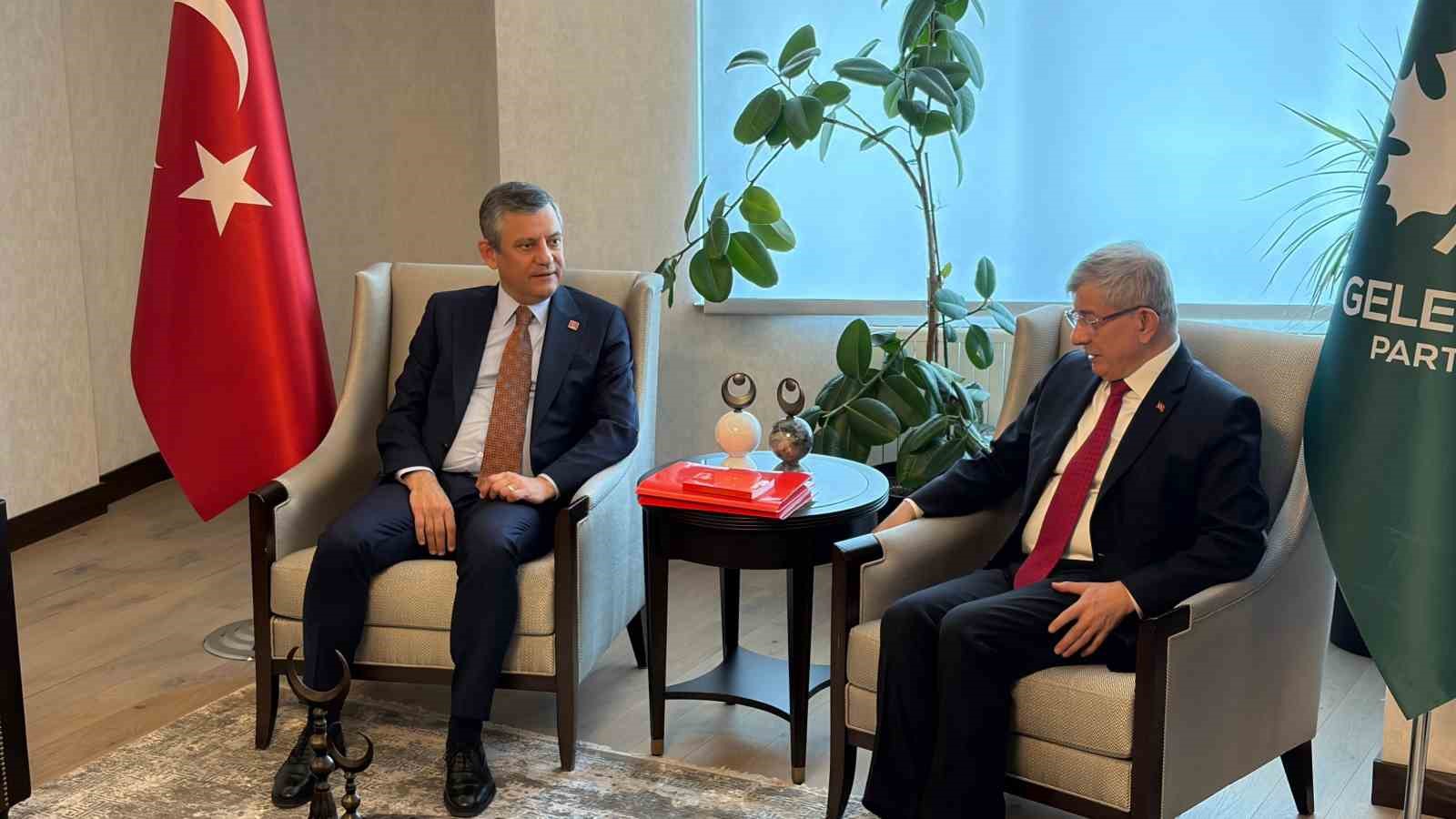 CHP Genel Başkanı Özel: "Türkiye’de Davutoğlu’nun Başbakanlığı döneminde çok kritik bir süreç yaşandı"
