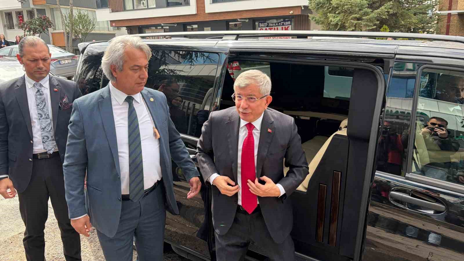 CHP Genel Başkanı Özel: "Türkiye’de Davutoğlu’nun Başbakanlığı döneminde çok kritik bir süreç yaşandı"
