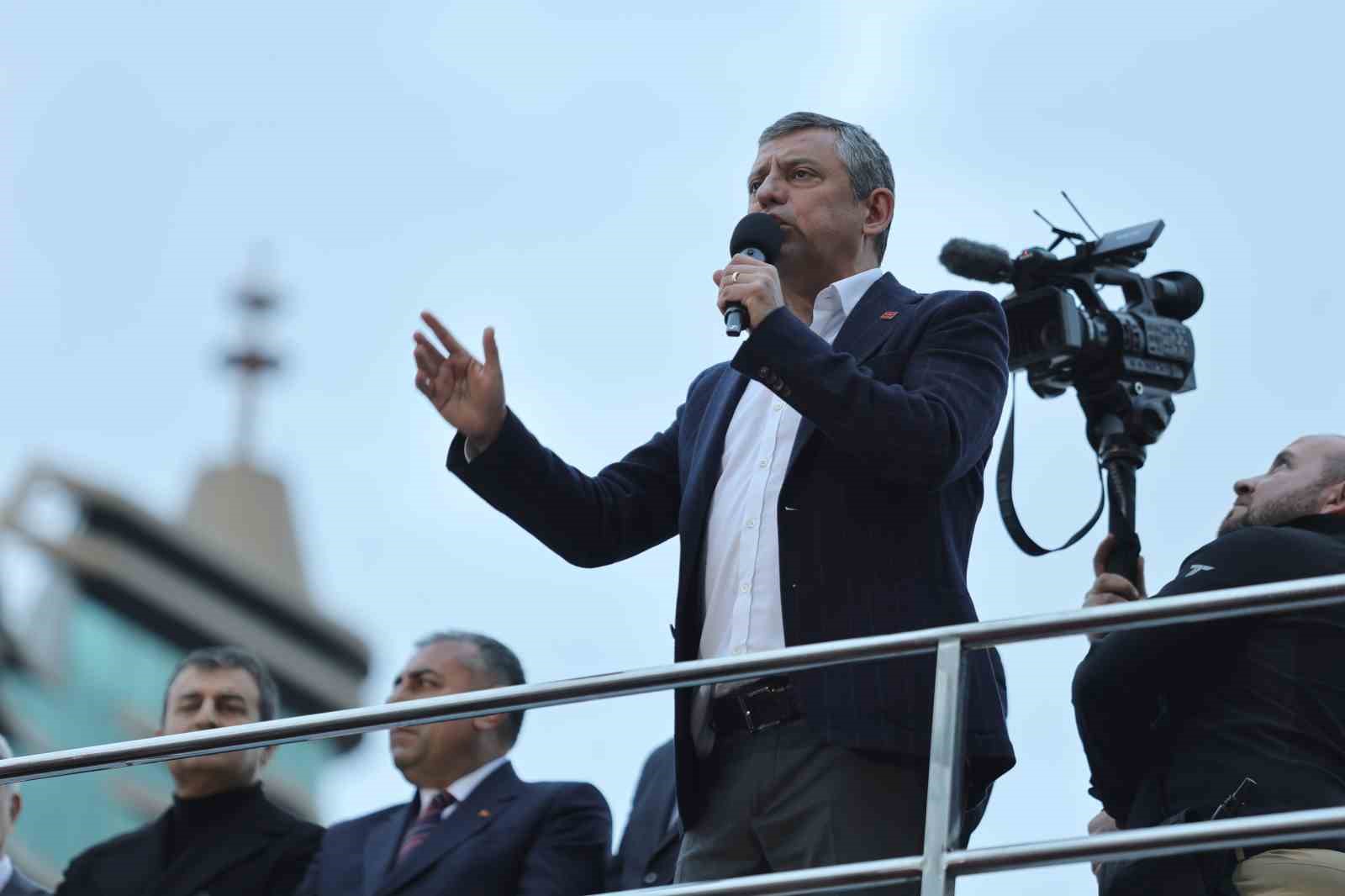 CHP Genel Başkanı Özel: "Tutuksuz ve adil bir yargılama sürecinin yaşanmasını bekliyoruz"
