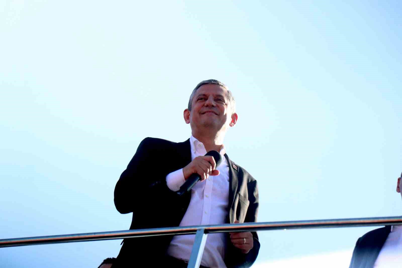 CHP Genel Başkanı Özel: "Ülkeyi düze çıkartmak için üstümüze ne düşerse yaparız, kendimizden eminiz"
