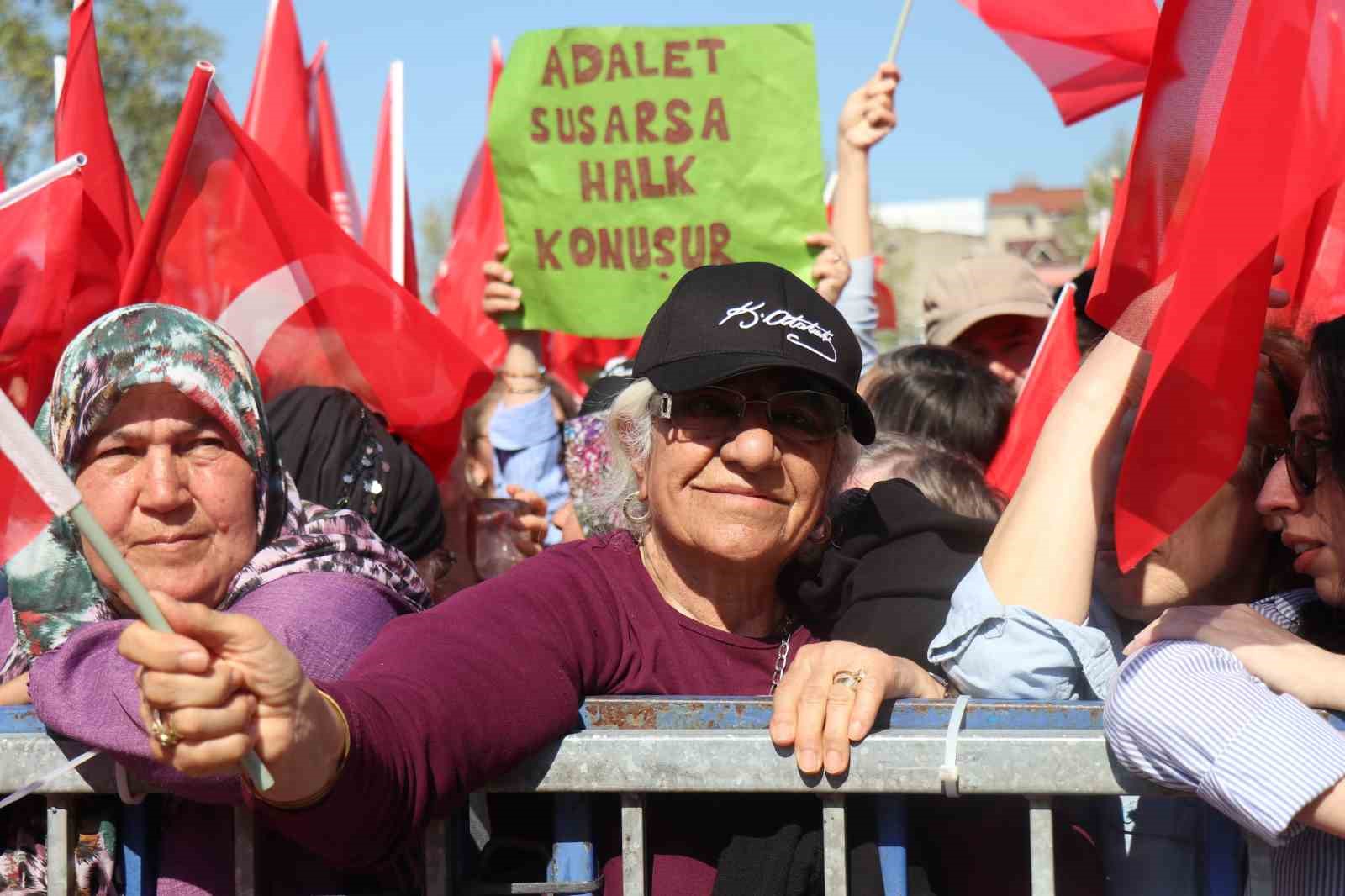 CHP Genel Başkanı Özel: "Ülkeyi düze çıkartmak için üstümüze ne düşerse yaparız, kendimizden eminiz"
